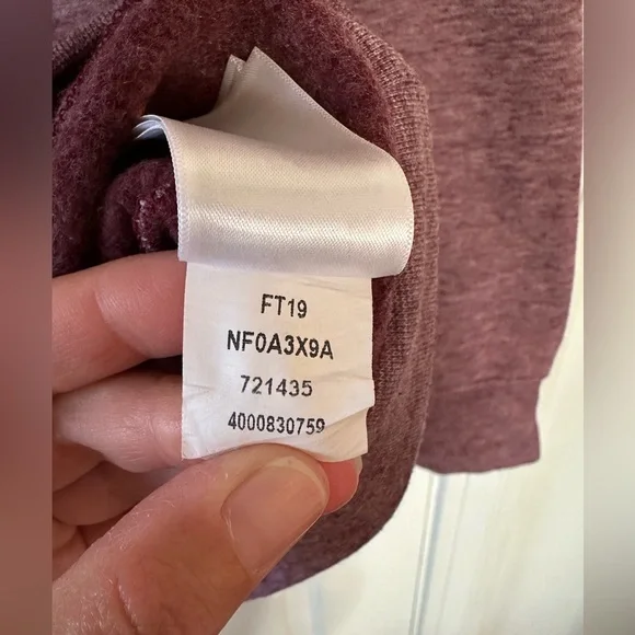 The North Face Women’s Heritage Patch Crew - Picture 7 of 10